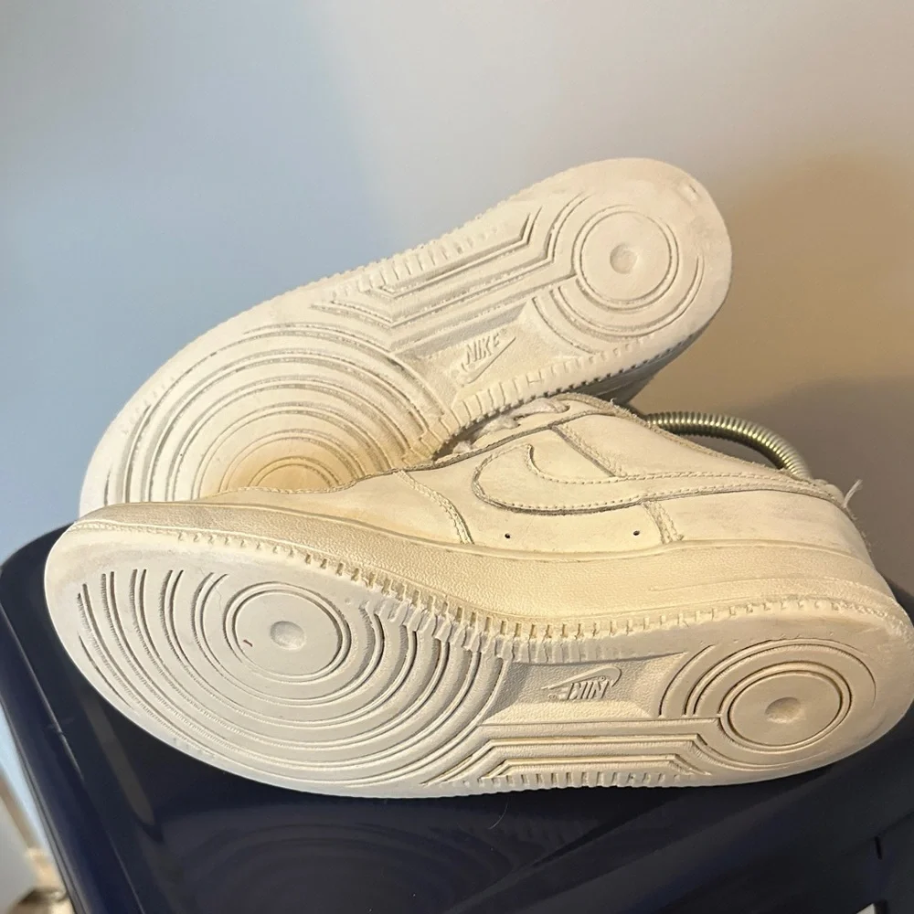 Nike Kids Cream Sneakers Size 6 Youth